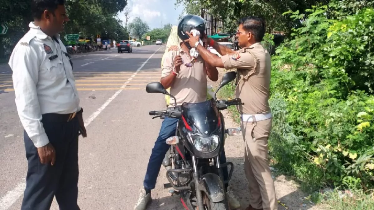 कानपुर-हमीरपुर हाईवे पर नया ट्रैफिक नियम लागू, पालन न करने पर 220 बाइकों का चालान, 10 सीज