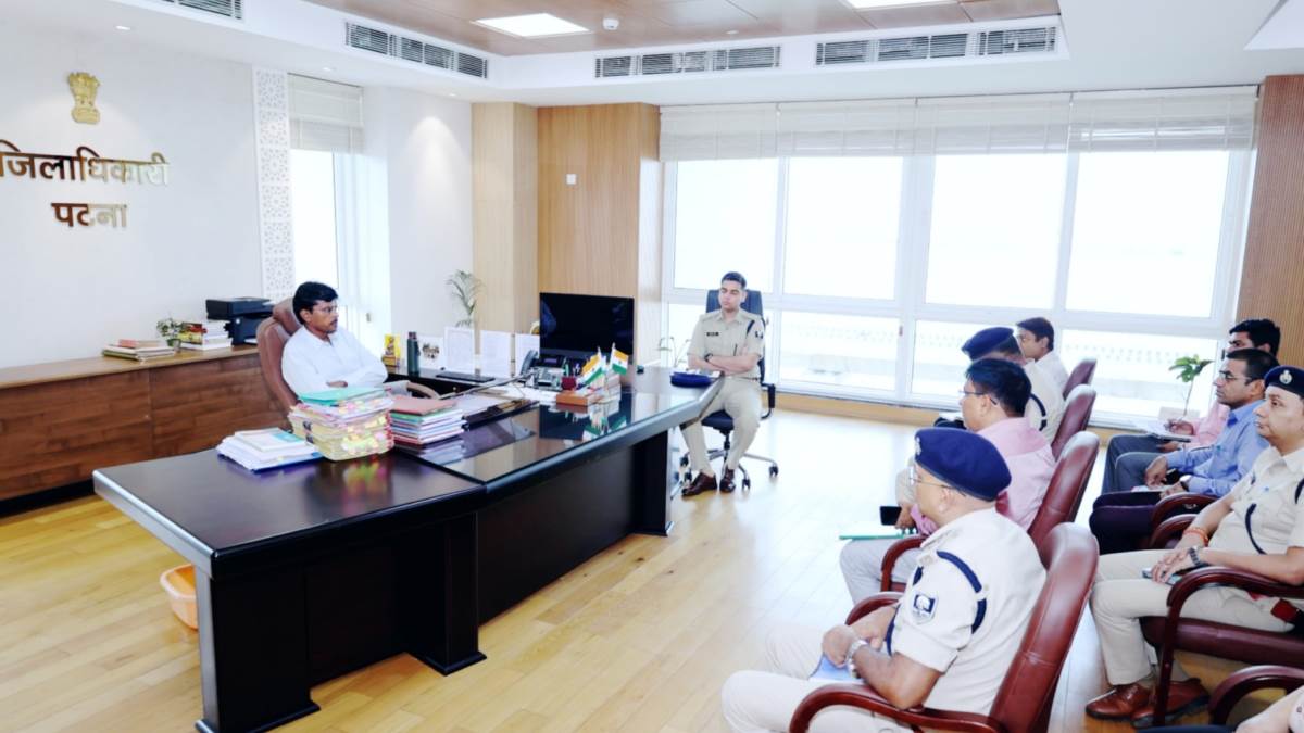 patna anti encroachment drive dm warns officials of strict action