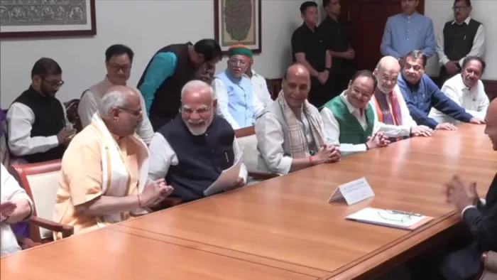 सीपी राधाकृष्णन ने पीएम मोदी के साथ दाखिल किया नामांकन।