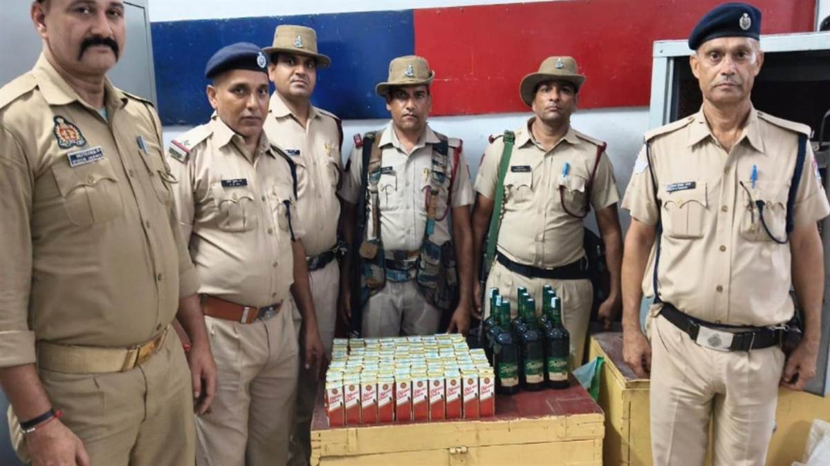 https://www.jagranimages.com/images/newimg/20082025/20_08_2025-railway_liquor_smuggling_24018538.jpg