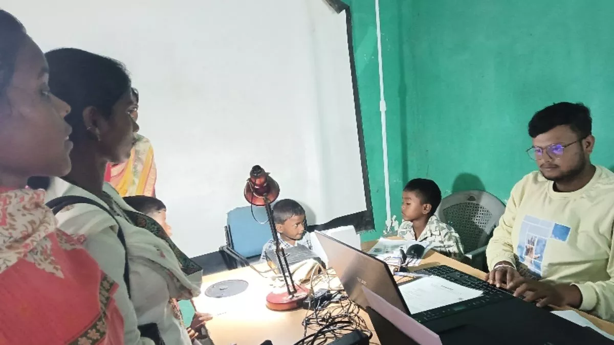 Ranchi News: छात्र-छात्राओं का आधार अपडेट कराना जरूरी, बीपीओ का हेडमास्टरों को सख्त निर्देश