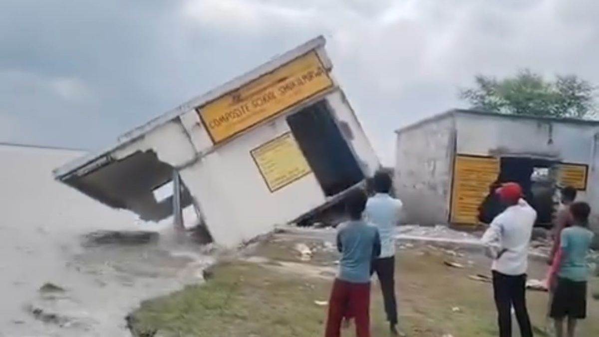 sitapur news ghaghra river erosion swallows school flood alert