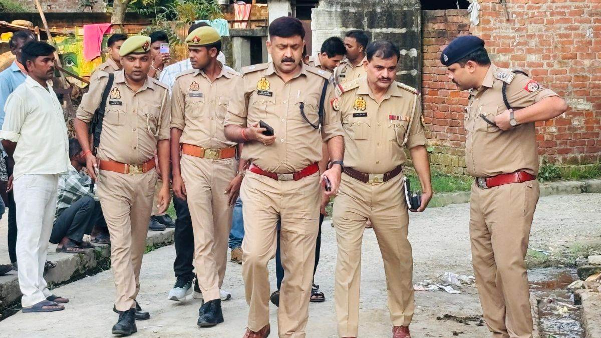 https://www.jagranimages.com/images/newimg/20082025/20_08_2025-sitapur_police_24019128.jpg