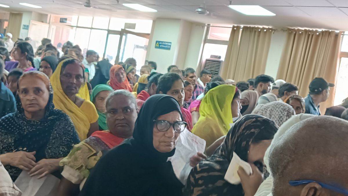 geriatric clinic for senior citizens at medical college in sultanpur