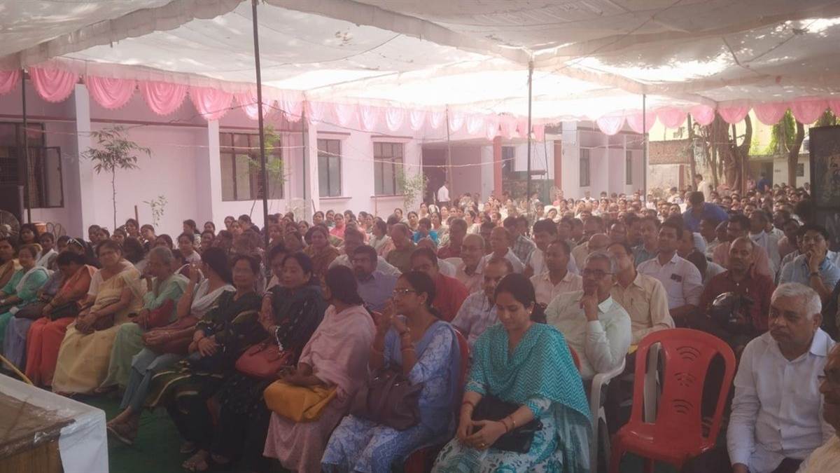 https://www.jagranimages.com/images/newimg/20082025/20_08_2025-teacherprotest_24019109.jpg