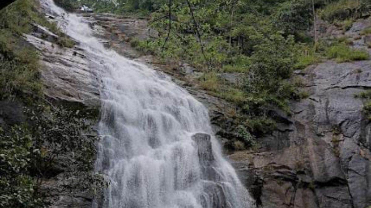 https://www.jagranimages.com/images/newimg/20082025/20_08_2025-water_fall_24019087.jpg