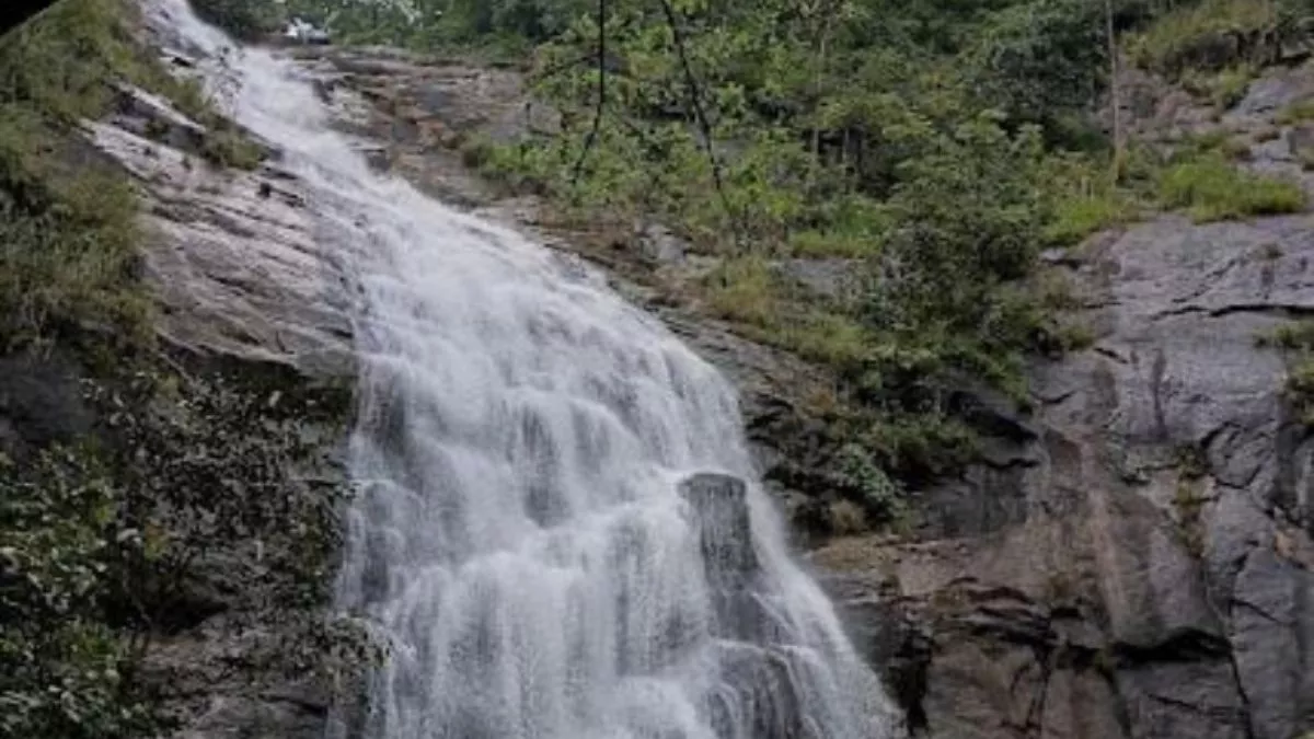 Ranchi News: सुरकाई जलप्रपात प्राकृतिक सौंदर्य से भरपूर, जानिए क्यों विकास से वंचित है वाटरफॉल