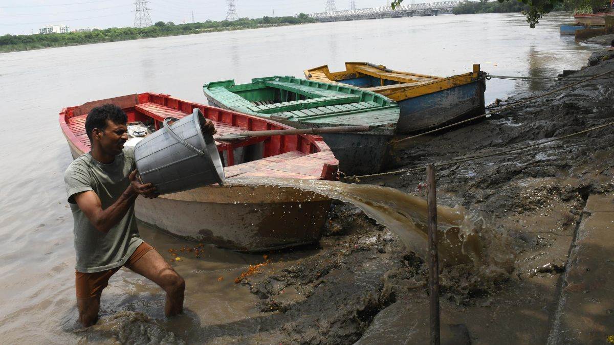 https://www.jagranimages.com/images/newimg/20082025/20_08_2025-yamuna_24019581.jpg