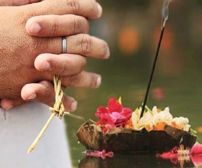 Pitru Paksha ke Daan : पितर पक्ष में करें इन वस्तुओं का दान, मिलेगी पितृ दोष से मुक्ति - Pitru Paksha ke Daan donate these things to get of Pitra Dosh