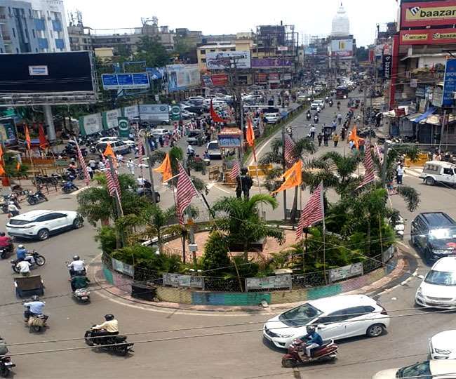 Ranchi News डोरंडाहिनू रोड पर एजी मोड़ के पास भी फुटपाथ पर है कब्जा