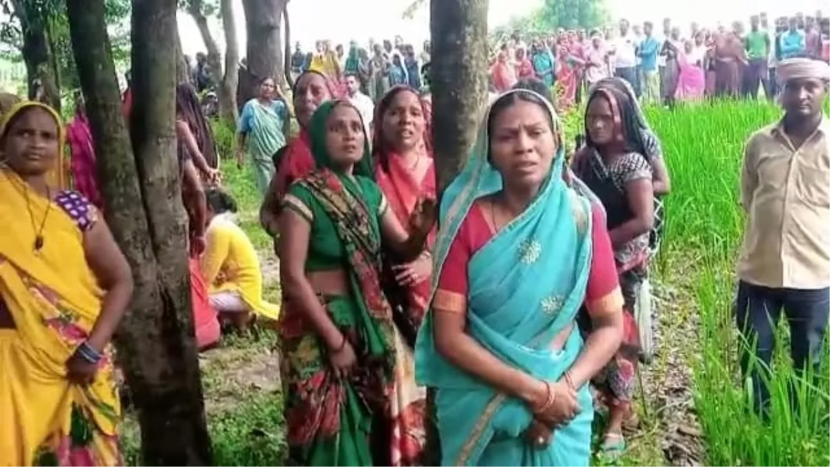 Ambedkarnagar News: भीम आर्मी के कार्यकर्ता की हत्या, पेड़ पर लटकाया गया शव, ग्रामीणों ने किया हंगामा