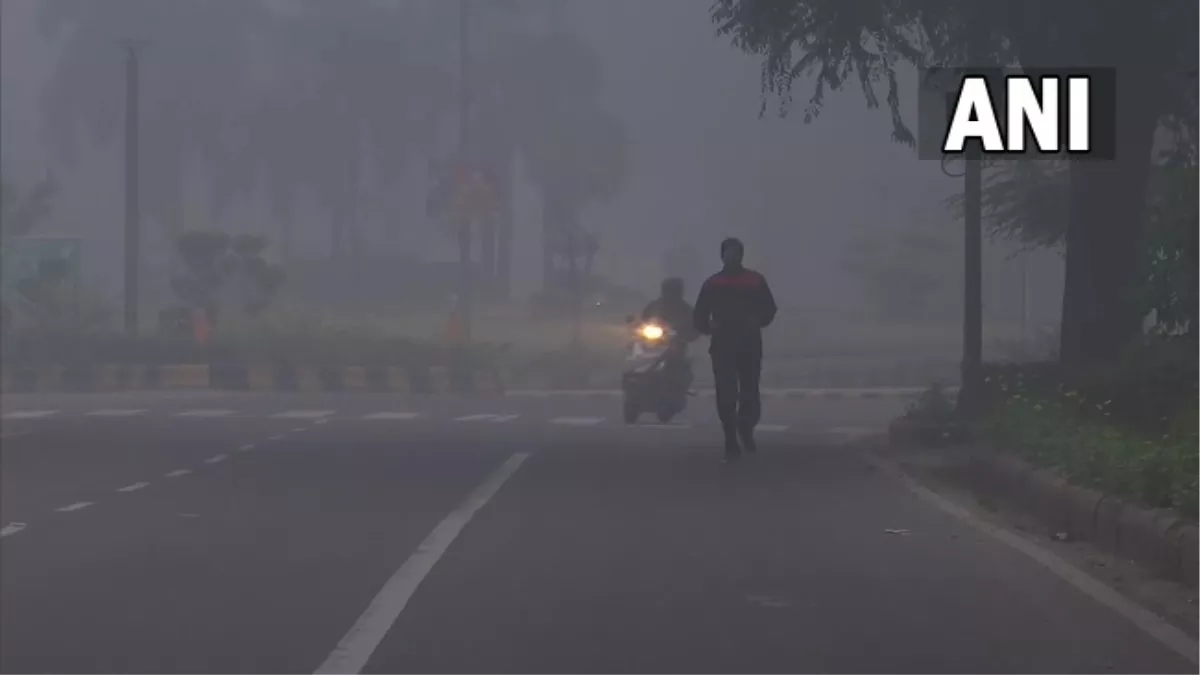 Delhi News : बिगड़ी दिल्ली की आवोहवा, आनंद विहार समेत इन इलाकों की स्थिति बेहद खराब