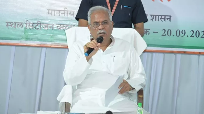 CM बघेल ने अधिकारियों के साथ की समीक्षा बैठक, जनता की समस्याओं के त्वरित निपटारे का दिया आदेश