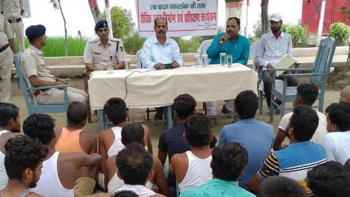 कारा से निकल जीवन की निराशा को दूर कर सकारात्मक जीवन की हो रही शुरुआत। फोटो-जागरण