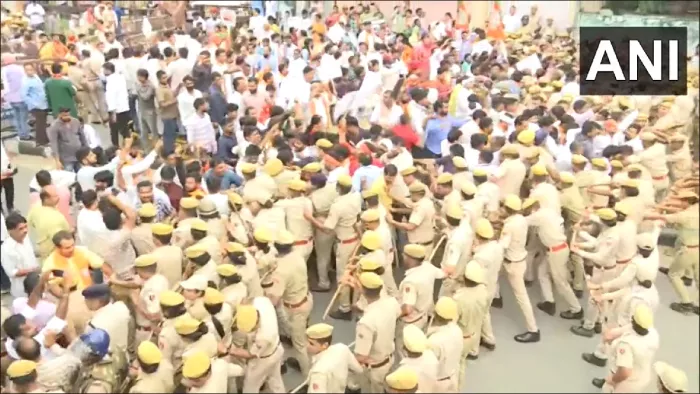 लंपी वायरस को लेकर जयपुर में भाजपा का प्रदर्शन (फोटो- एएनआई)