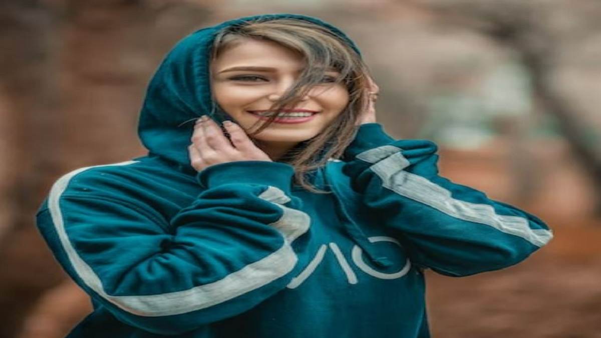 Sweatshirts For Women: कम कीमत में मिल रहा फैशनेबल आउटफिट, ट्राई करें ये विंटर कलेक्शन