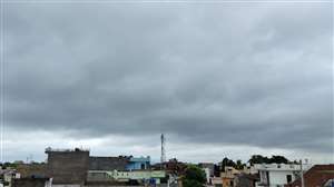 UP Weather Today: मेरठ और झांसी में बार‍िश, कानपुर लखनऊ में न‍िकली धूप