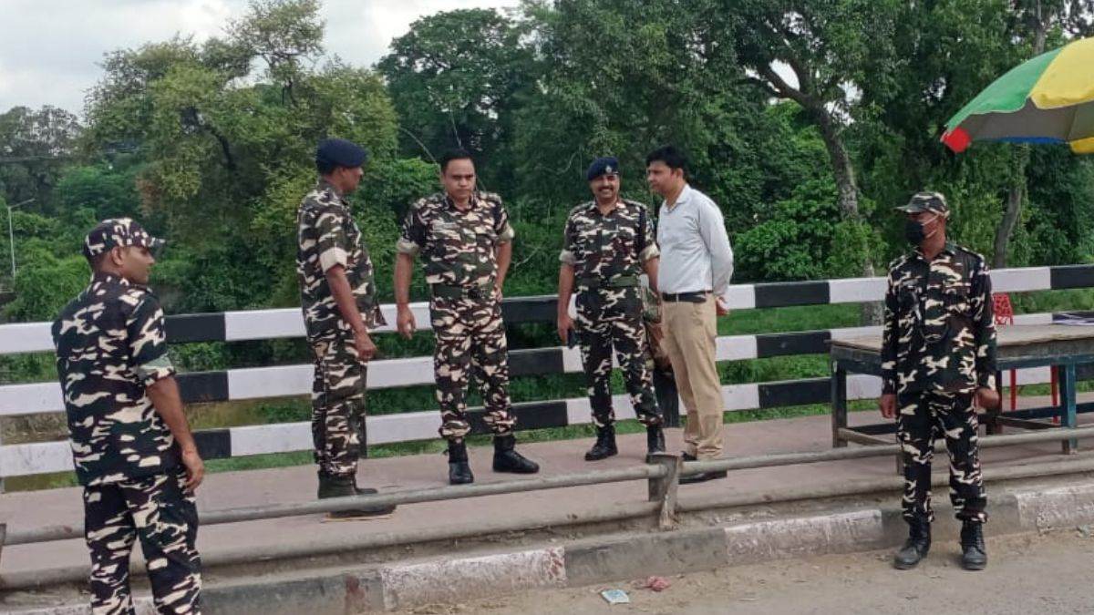 ssb set up check post on india nepal border people of nepal blocked the road in protest