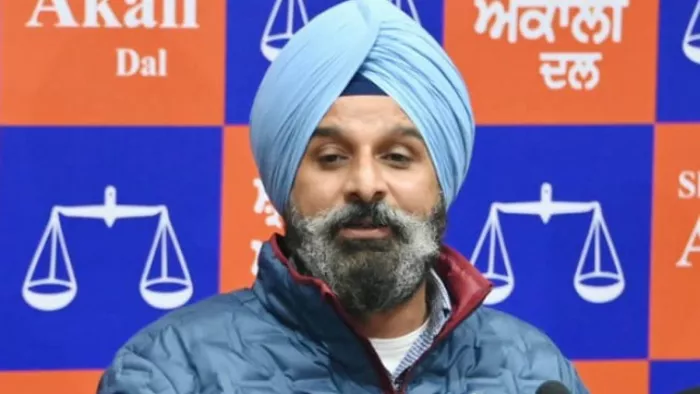 'भाजपा सरकार सज्जन कुमार को सजा दिलाने के लिए संजीदा नहीं', अकाली नेता मजीठिया का जुबानी हमला (फाइल फोटो)