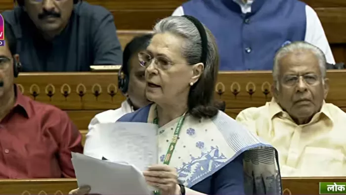 लोकसभा में बोलीं सोनिया गांधी (Image: Loksabha TV)