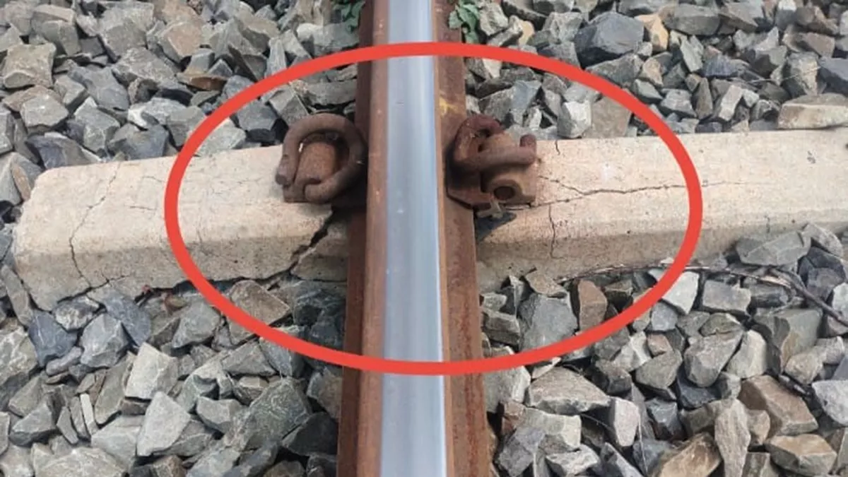 Ara News: आरा वाले हो जाएं सावधान..., यहां टूटे स्लीपर पर दौड़ रहीं ट्रेनें, कभी भी हो सकता है बड़ा हादसा