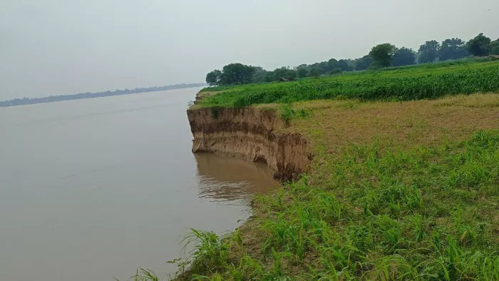 सीतामढ़ी में गंगा में बाढ़ के चलते हुआ कटान।- जागरण