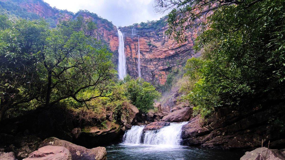 https://www.jagranimages.com/images/newimg/20092024/20_09_2024-mp_water_fall_23800954.jpg