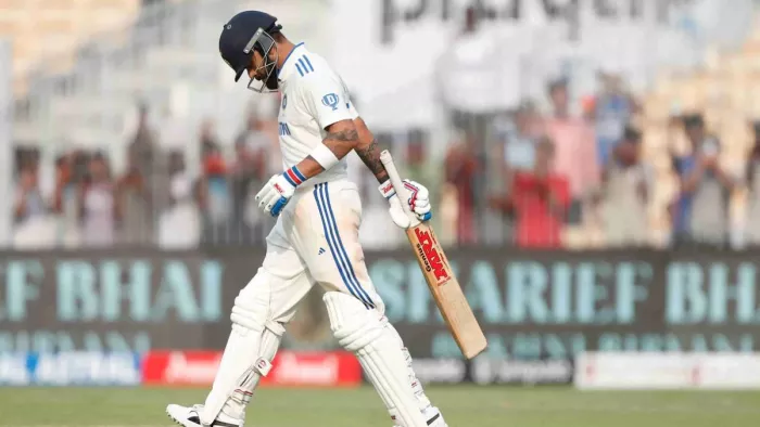 विराट कोहली ने आउट होने के बाद नहीं लिया डीआरएस। फोटो- BCCI