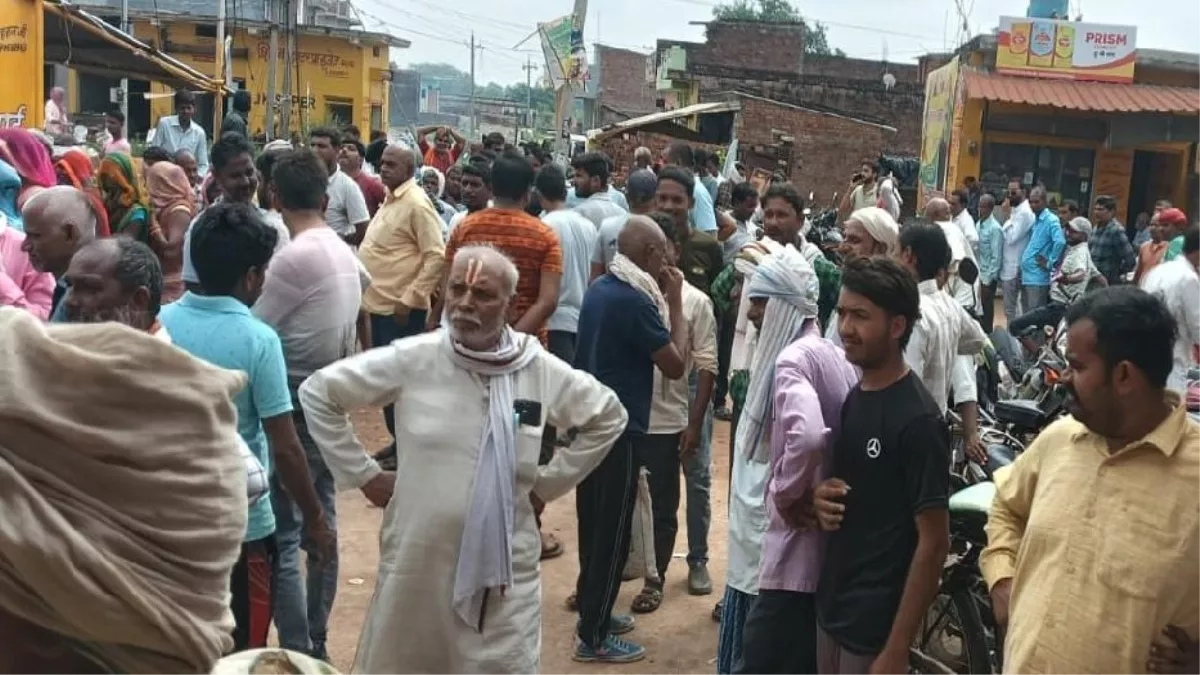 खाद की कालाबाजारी का भंडाफोड़, दो लाइसेंस निलंबित, एक पर मुकदमा, कृषि विभाग ने की सख्त कार्रवाई