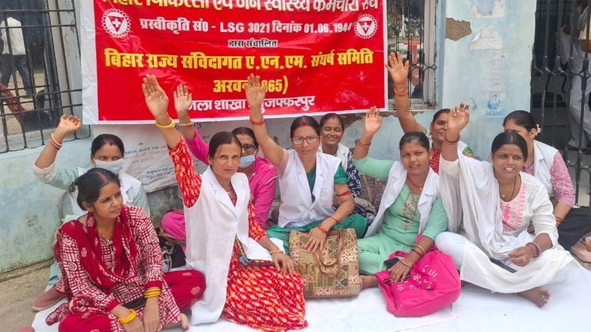 865 contract anms allege discrimination saying there is a difference in pay despite equal work