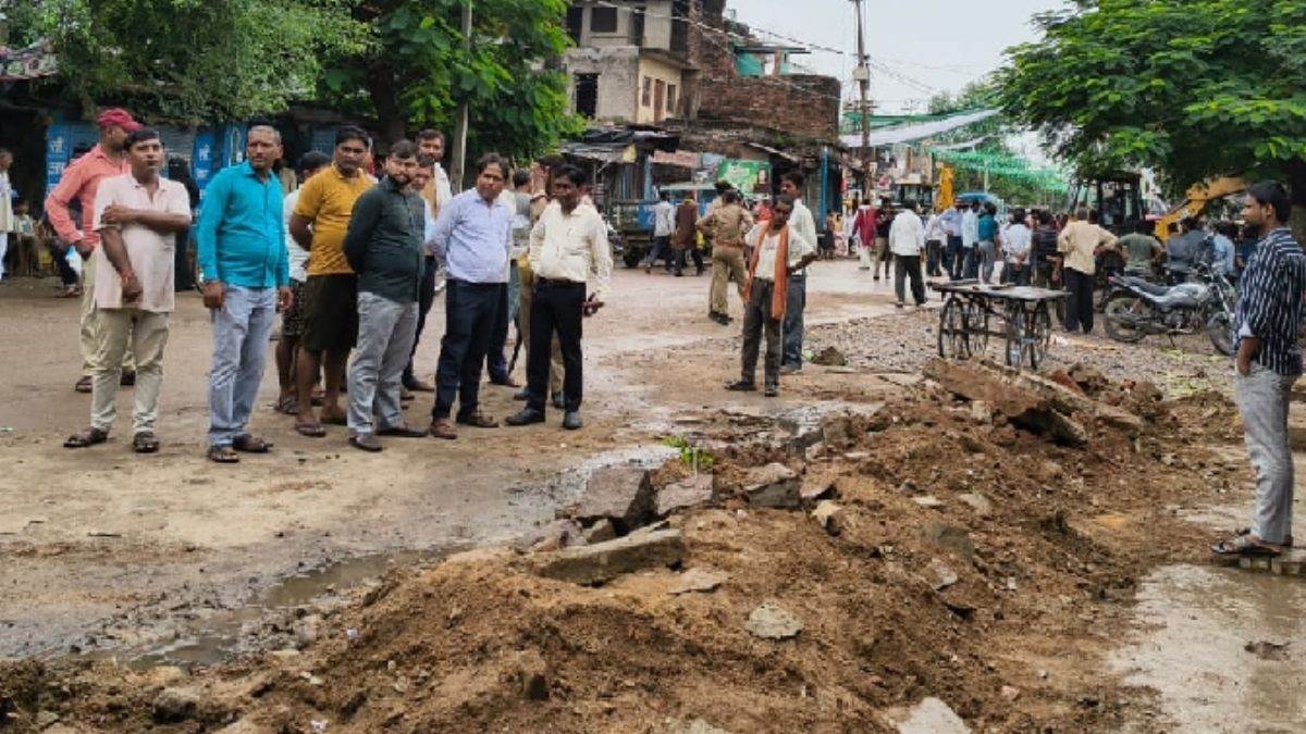 https://www.jagranimages.com/images/newimg/20092025/20_09_2025-banda_bulldozer_news_24053480.jpg