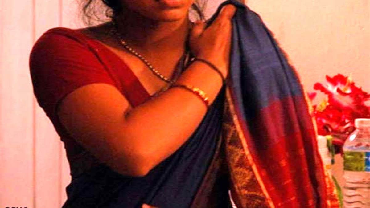 https://www.jagranimages.com/images/newimg/20092025/20_09_2025-bihar_orchestra_dancer_24053312.jpg