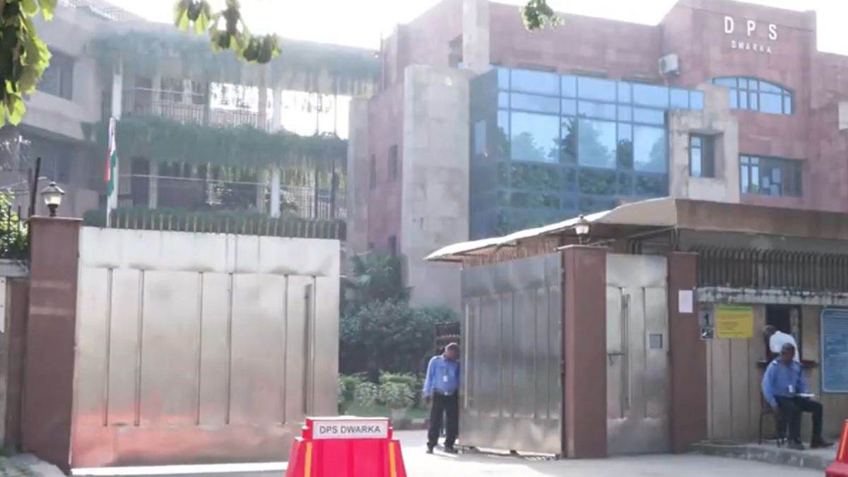 https://www.jagranimages.com/images/newimg/20092025/20_09_2025-bomb_threat_in_delhi_school_24053451_92424806.jpg