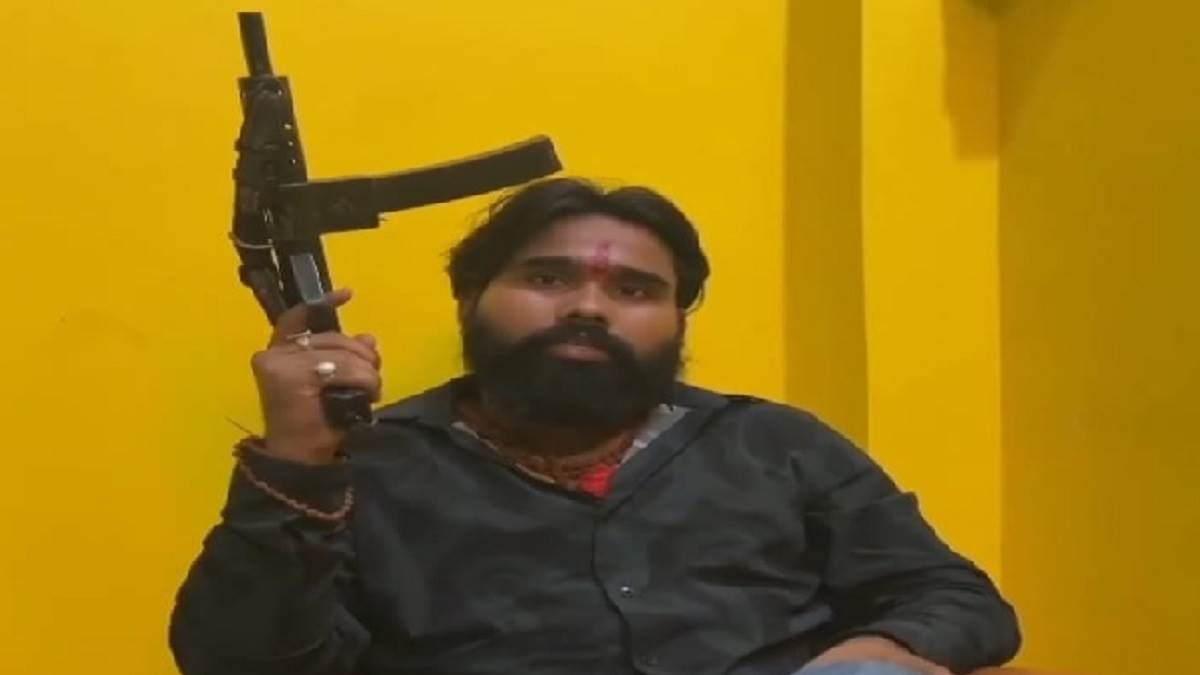 https://www.jagranimages.com/images/newimg/20092025/20_09_2025-chatara_uttam_24054323.jpg