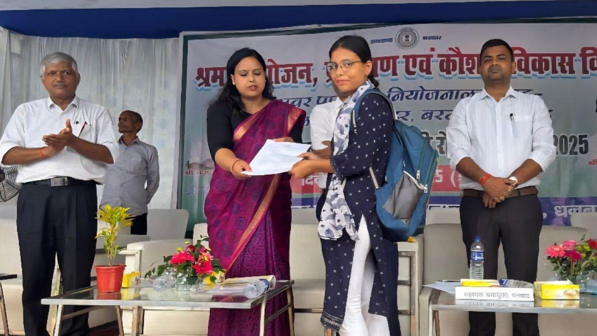 https://www.jagranimages.com/images/newimg/20092025/20_09_2025-dhanbad_rojgar_mela_24053649.jpg