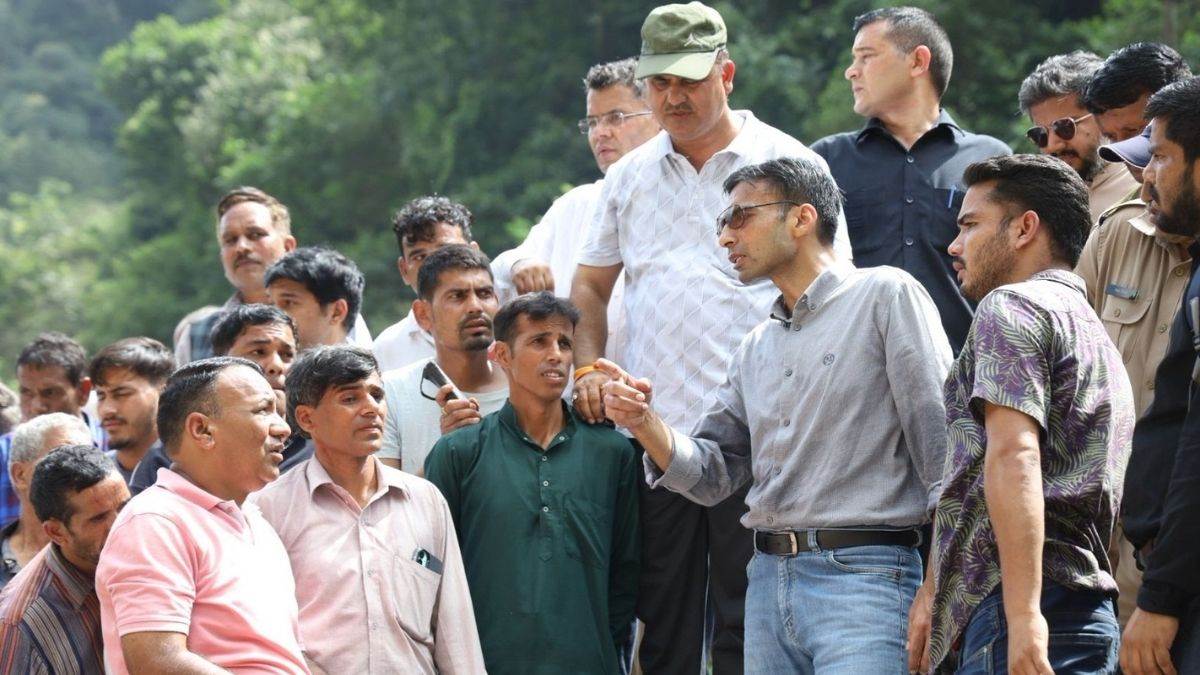 https://www.jagranimages.com/images/newimg/20092025/20_09_2025-dm_savin_bansal_dun_24053476.jpg