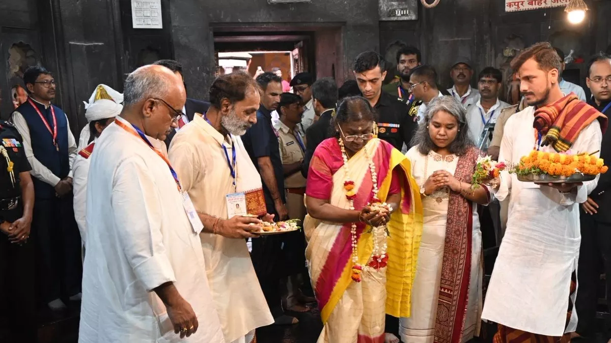 गयाजी में राष्ट्रपति द्रौपति मुर्मु ने किया पिंडदान, विष्णुपद मंदिर में की पूजा, राज्यपाल भी आरिफ मोहम्मद खान भी साथ में