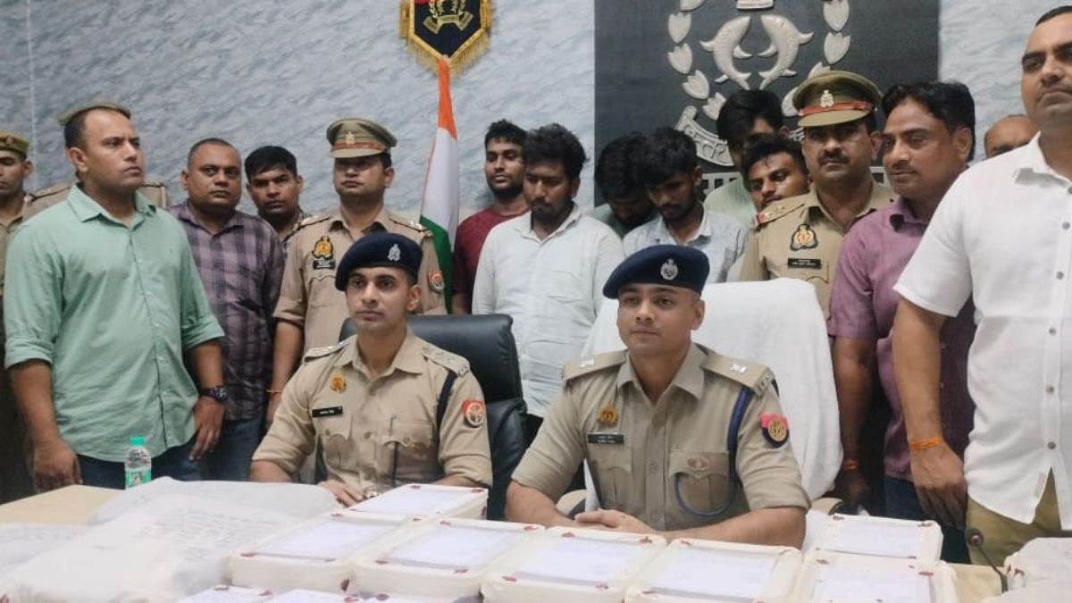 https://www.jagranimages.com/images/newimg/20092025/20_09_2025-fraudsters_arrest_24054106.jpg
