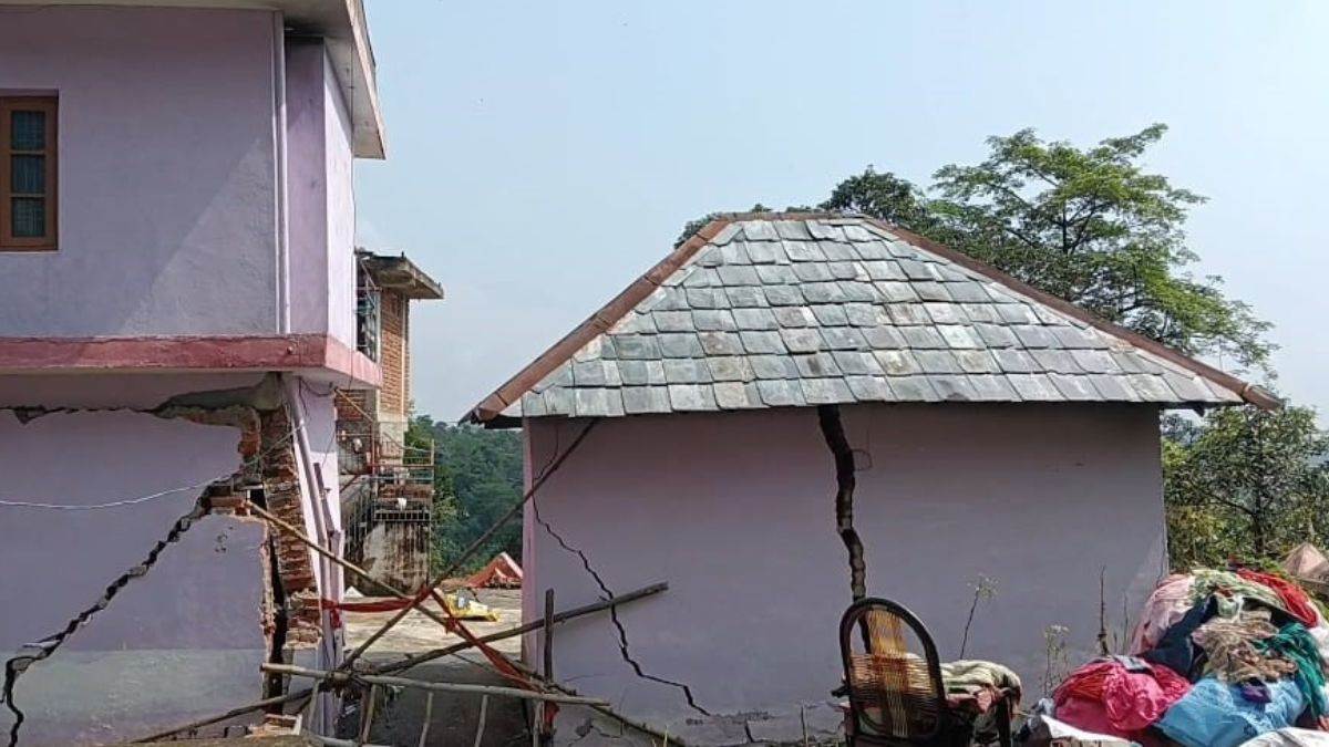 https://www.jagranimages.com/images/newimg/20092025/20_09_2025-kangra_gadred_village_landslide_24053727.jpg