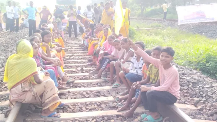 झारखंड में कुड़मी समाज का 'रेल टेका डोहोर छेका' आंदोलन