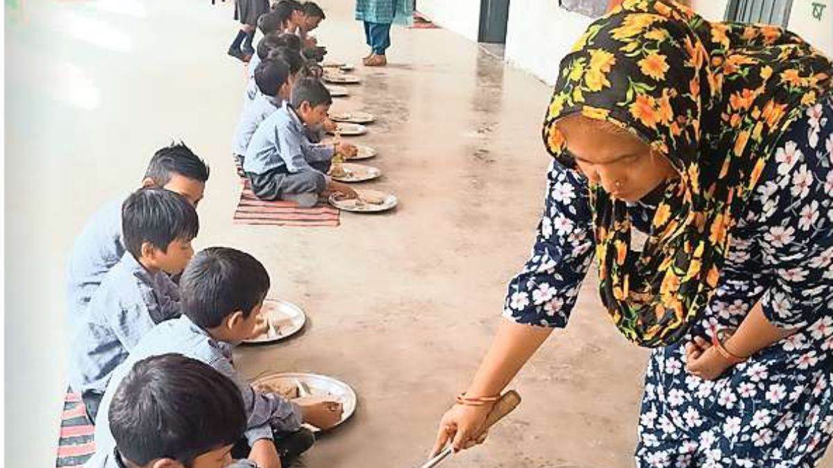 https://www.jagranimages.com/images/newimg/20092025/20_09_2025-mid_day_meal_24053857.jpg