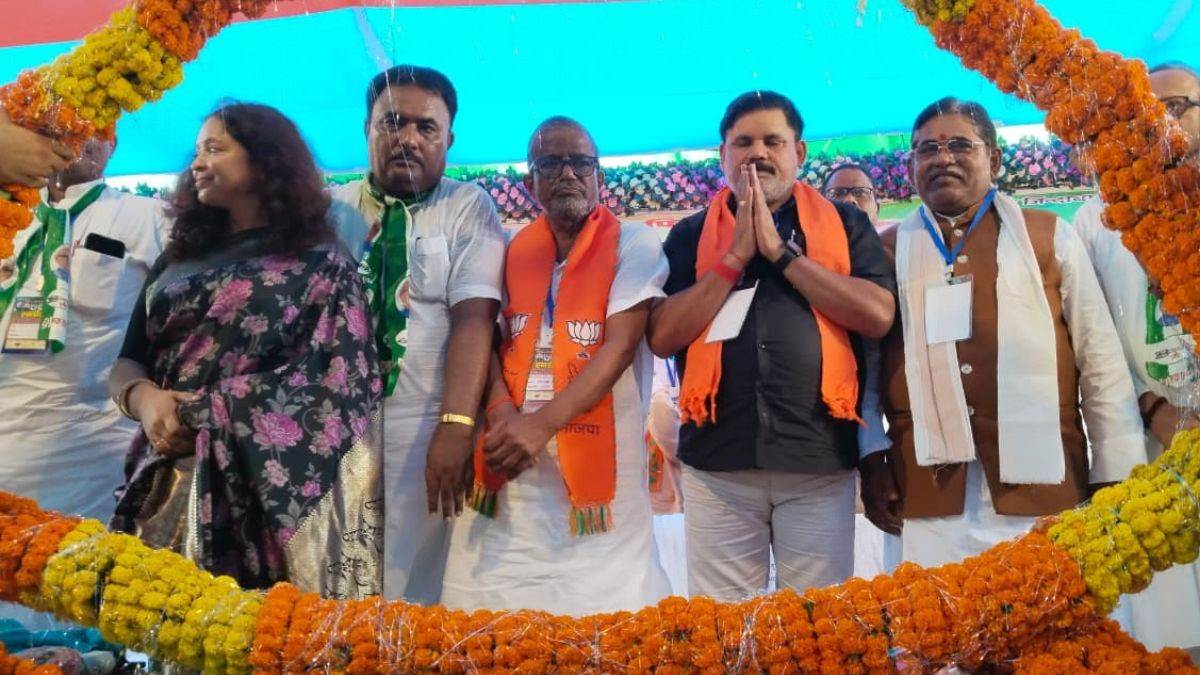 https://www.jagranimages.com/images/newimg/20092025/20_09_2025-nda_sammelan_bagha_24054132.jpg