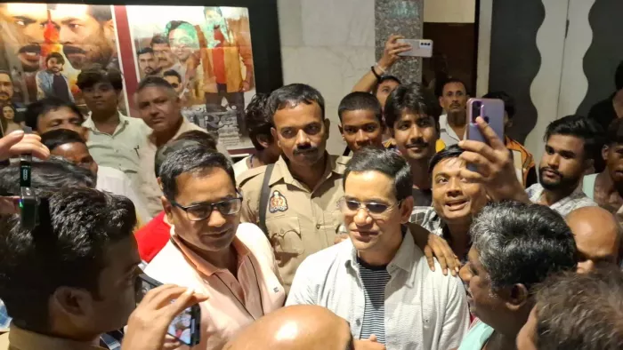 निरहुआ पटना में अपने फिल्म का किया प्रमोशन