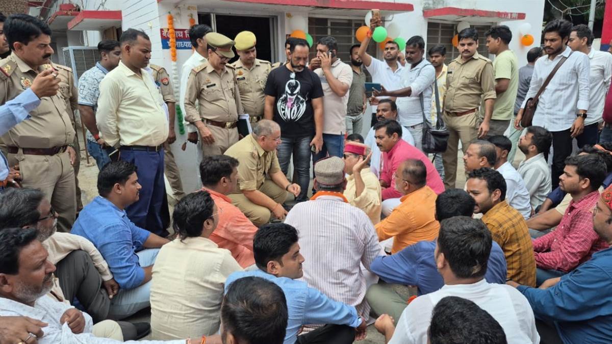 https://www.jagranimages.com/images/newimg/20092025/20_09_2025-police1_24053975.jpg