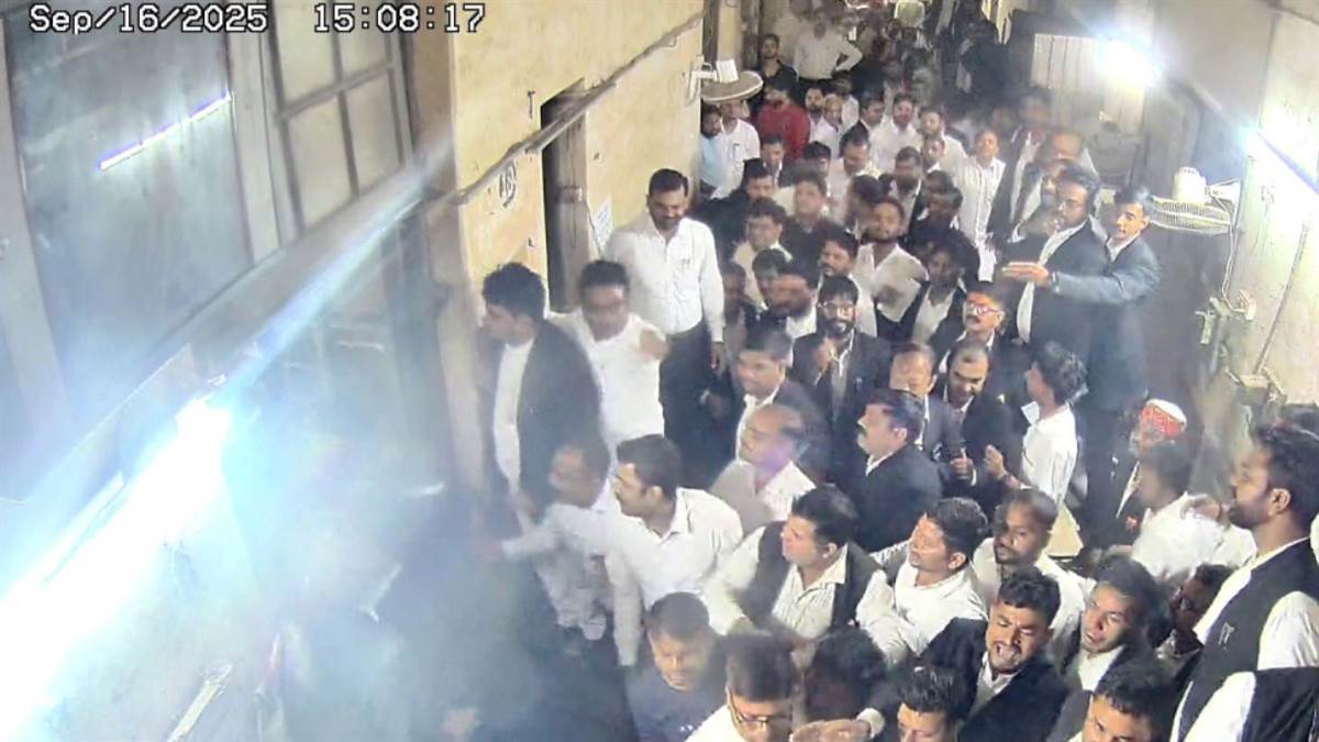 https://www.jagranimages.com/images/newimg/20092025/20_09_2025-police_24053898.jpg