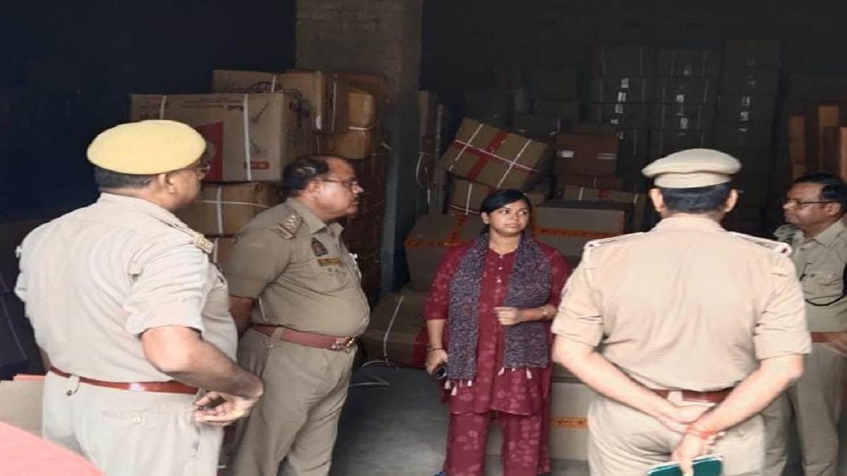 https://www.jagranimages.com/images/newimg/20092025/20_09_2025-police_checking_24053650.jpg