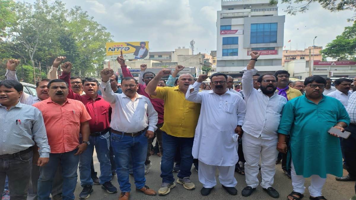 https://www.jagranimages.com/images/newimg/20092025/20_09_2025-primary_teachers_rajbhawan_march_24053987.jpg