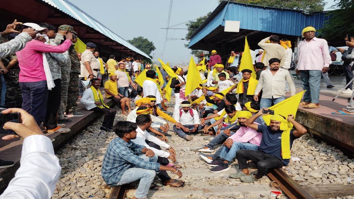 https://www.jagranimages.com/images/newimg/20092025/20_09_2025-rail_roko_andolan_rmg_24053501.jpg