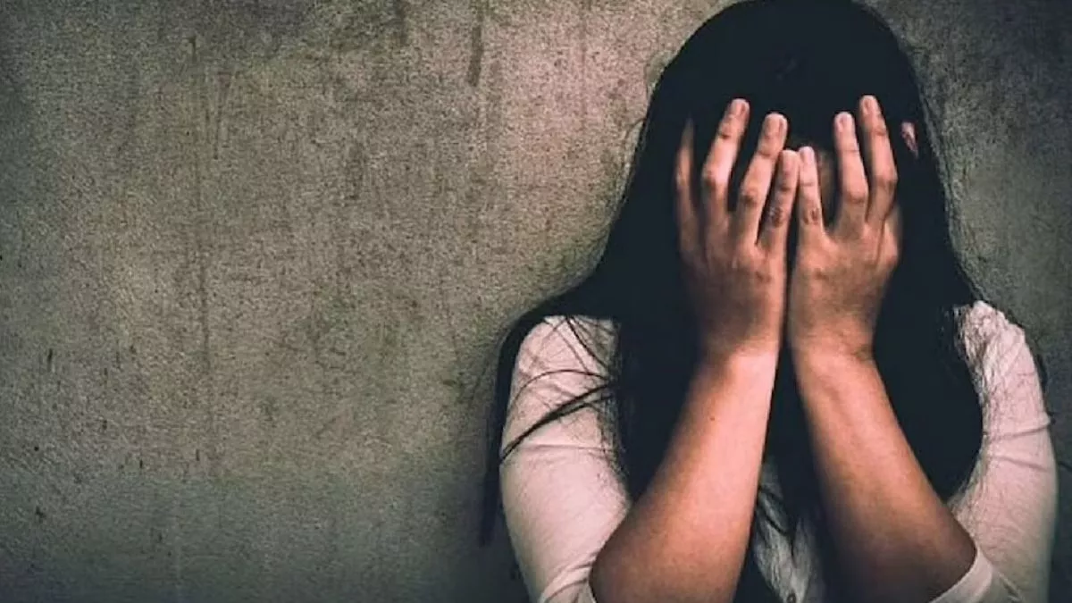 घर में घुसकर युवती को किया अपहरण, लहूलुहान कर सड़क पर फेंका; परिवार  ने दुष्कर्म का लगाया आरोप