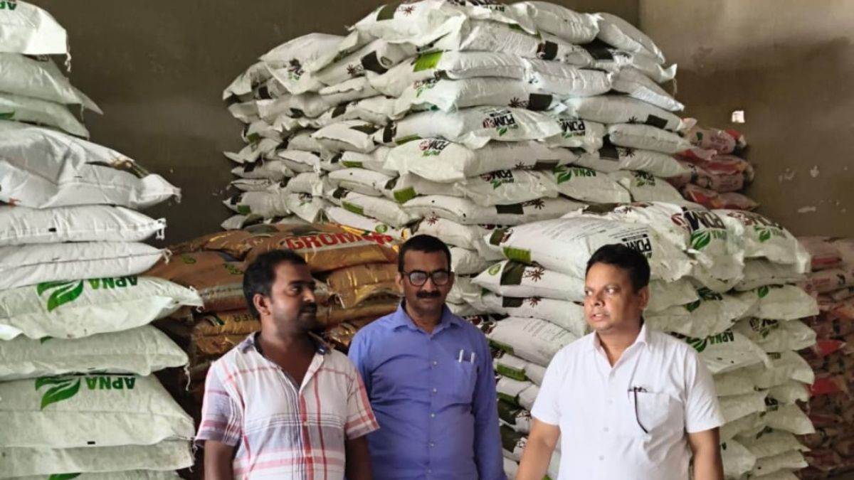 https://www.jagranimages.com/images/newimg/20092025/20_09_2025-rohtas_fertilizer_24054096.jpg